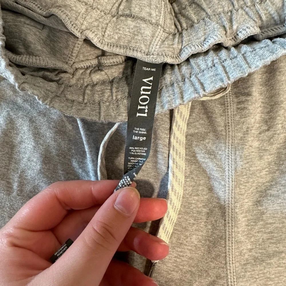 Vuori Halo Light Gray Athletic Shorts Size L